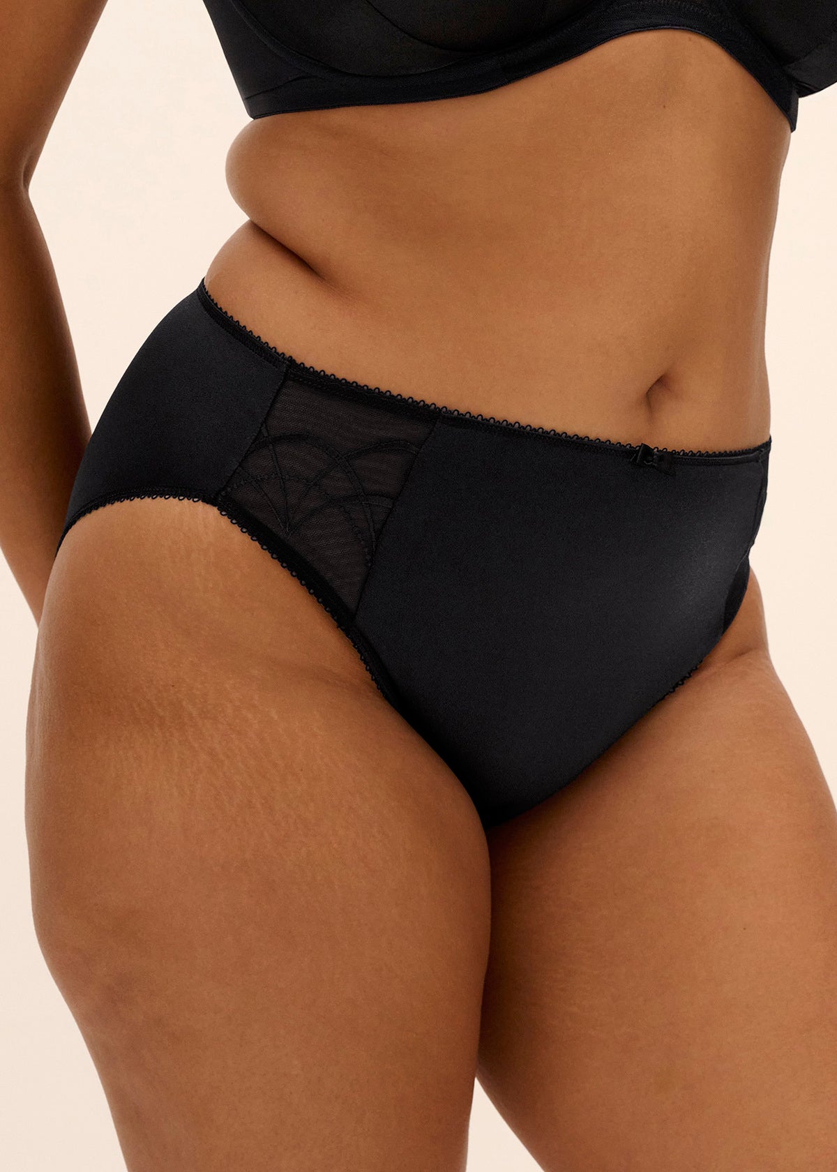 EL4035 Black - Cate Brief
