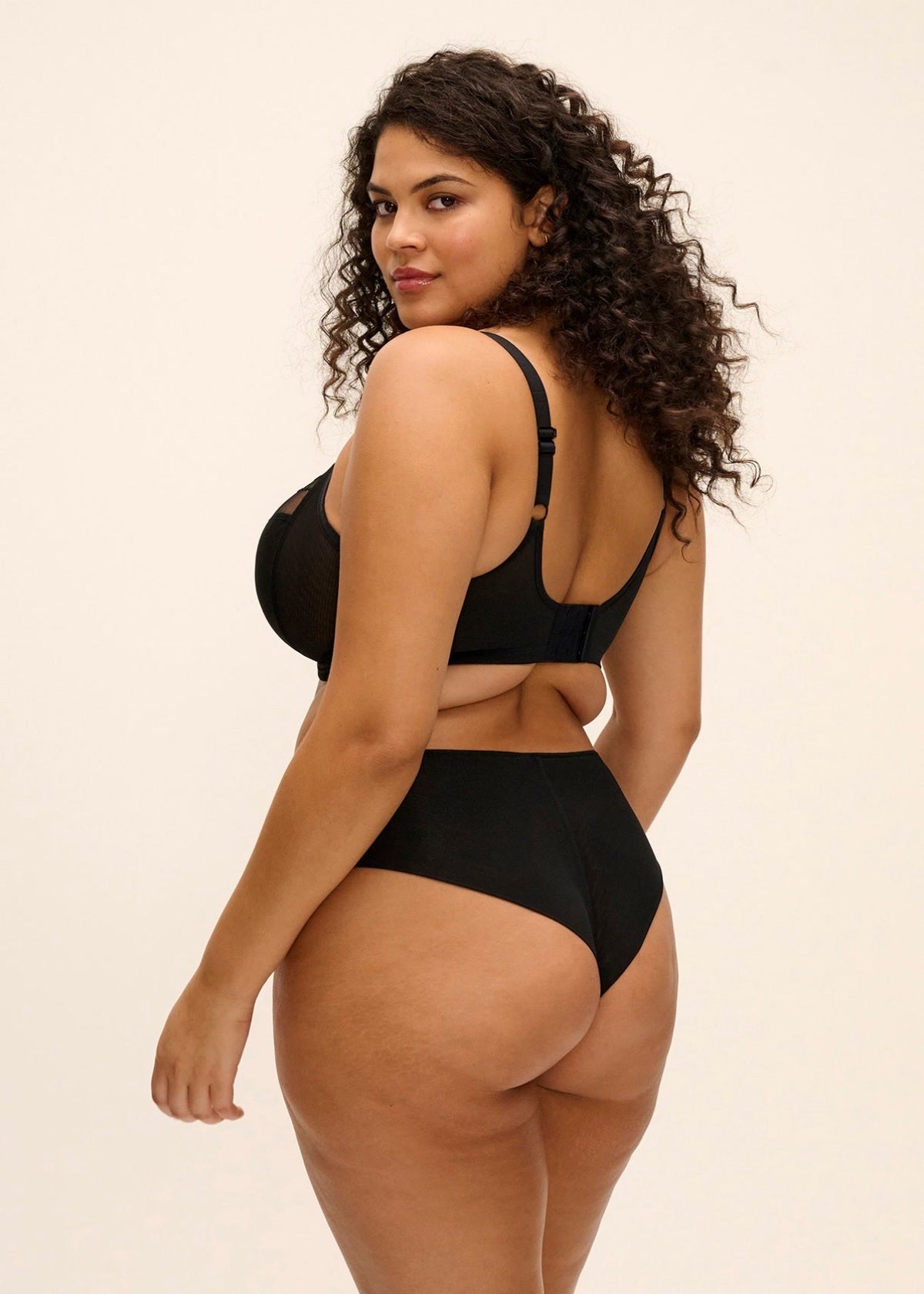 EL8900 Black - Matilda UW Plunge Bra