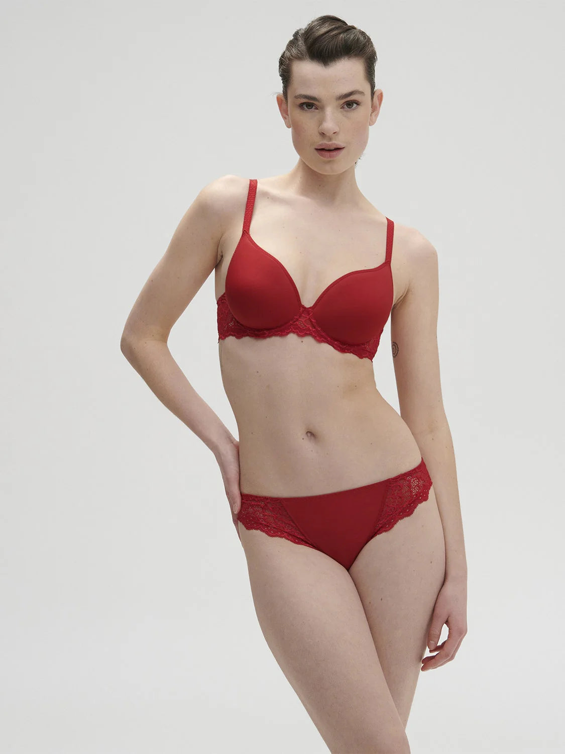 12A316 Rouge Tango - Caresse 3D Plunge Bra