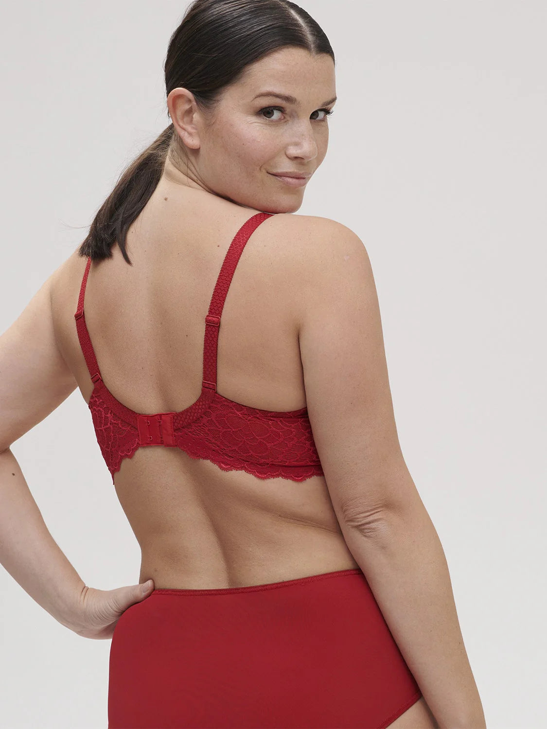 12A316 Rouge Tango - Caresse 3D Plunge Bra