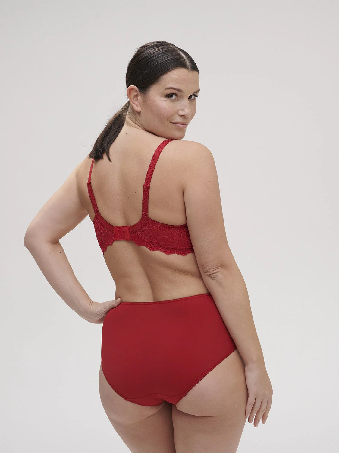 12A316 Rouge Tango - Caresse 3D Plunge Bra