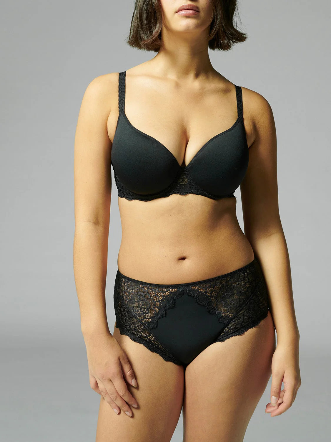 12A316 Black - Caresse 3D Plunge Bra
