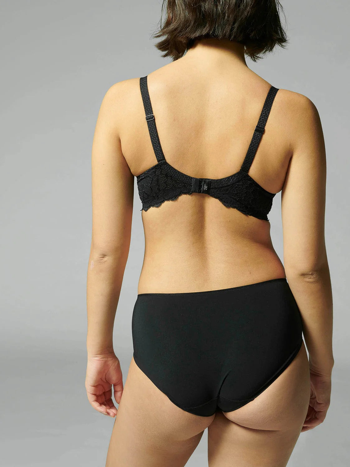 12A316 Black - Caresse 3D Plunge Bra