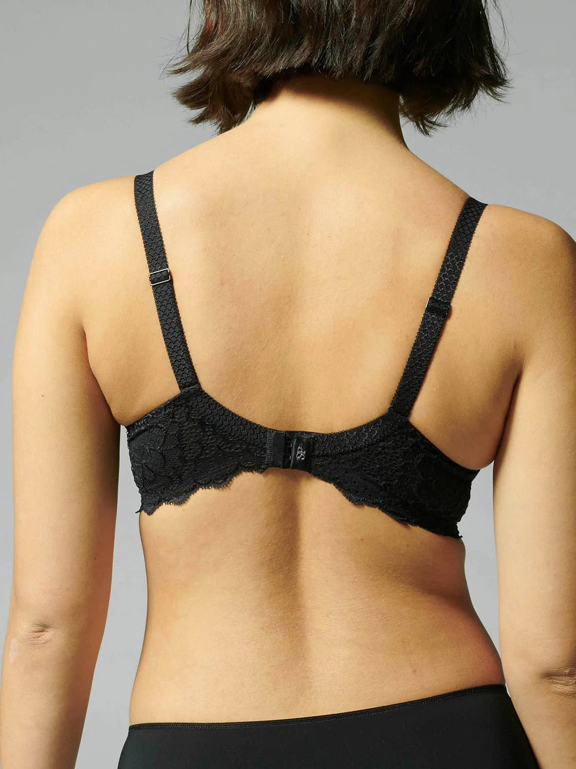12A316 Black - Caresse 3D Plunge Bra
