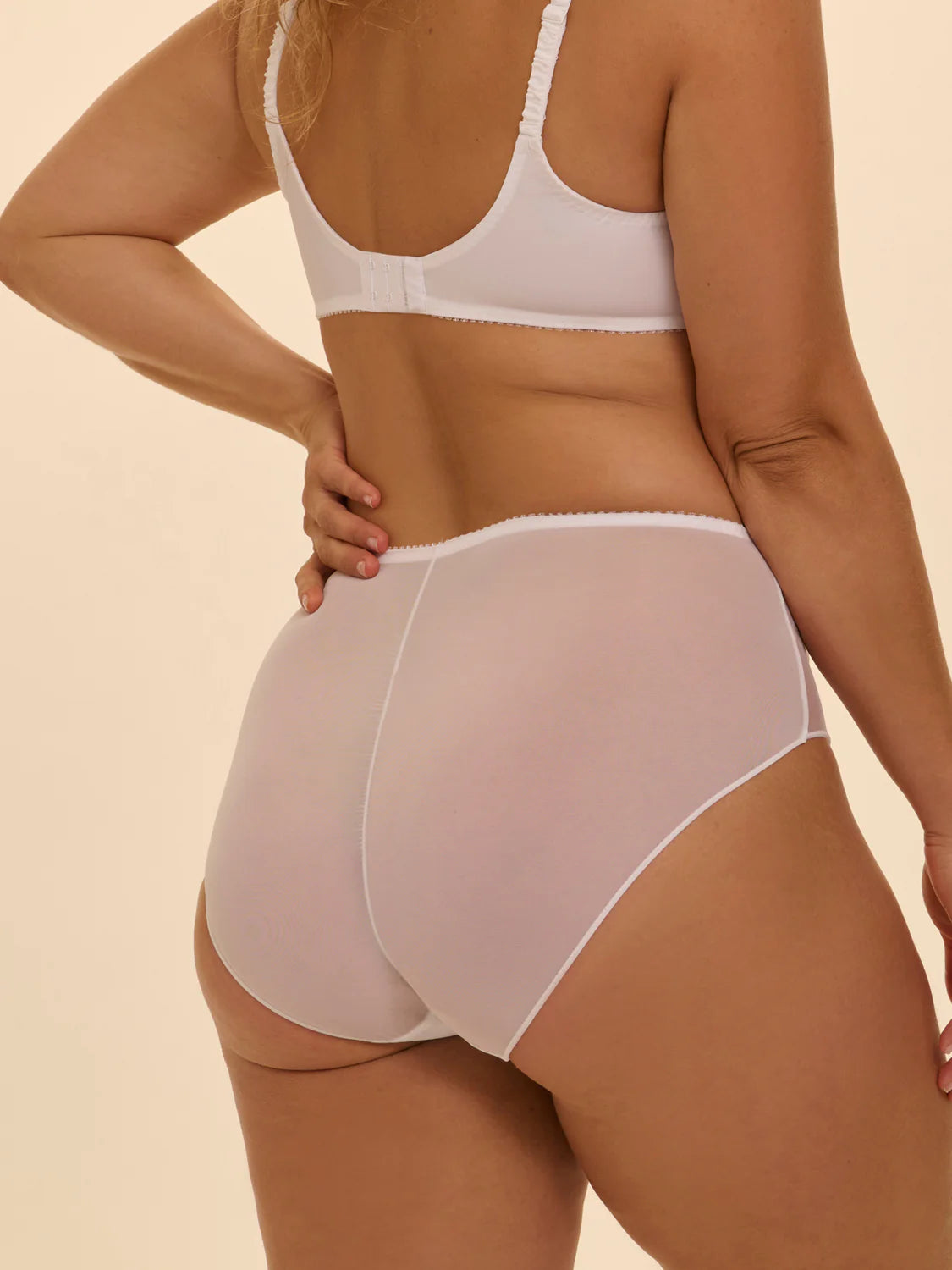 1E2770 White - Intrigue Retro Brief