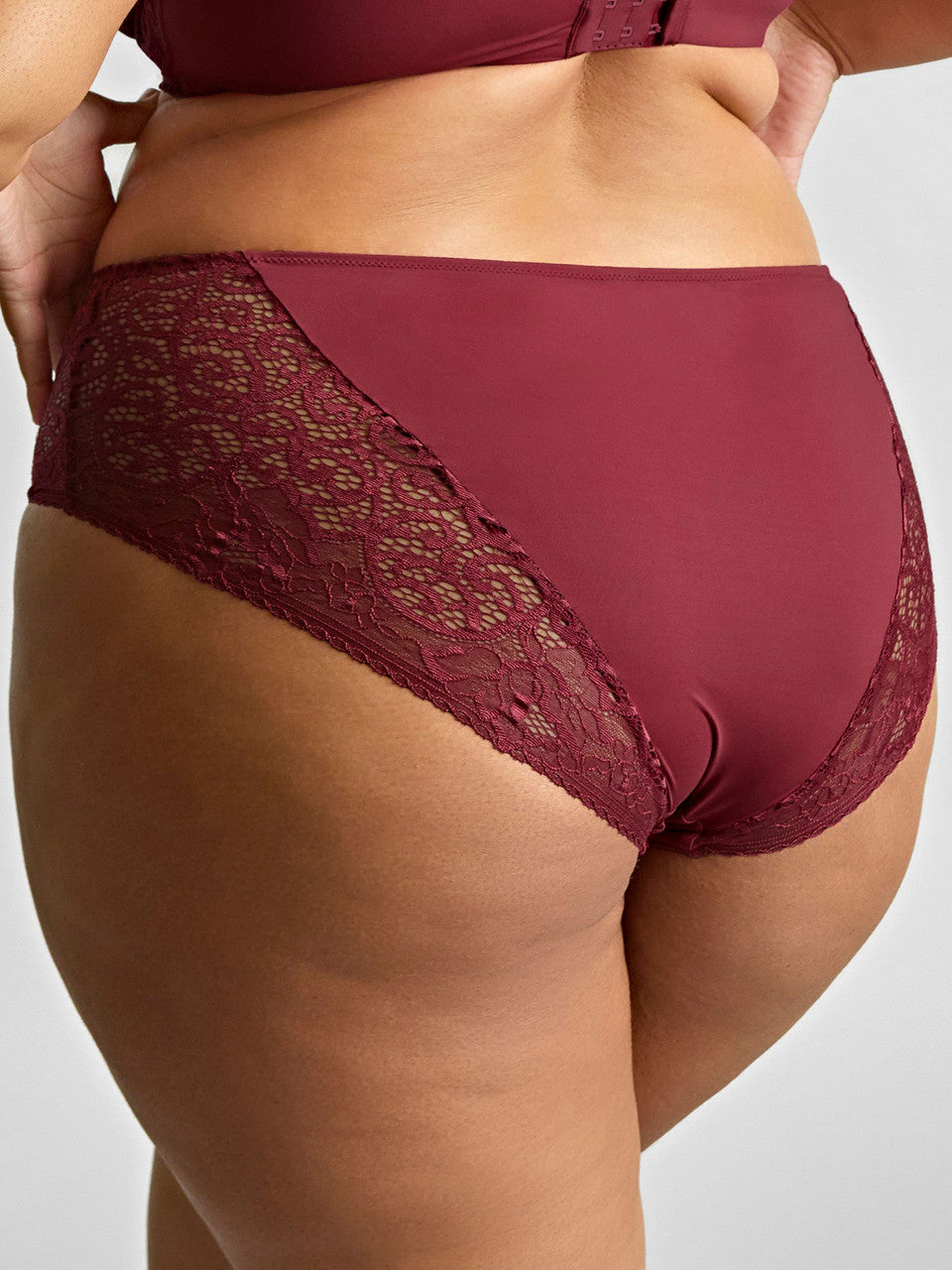 9682 Cherry Red - Estel Deep Brief