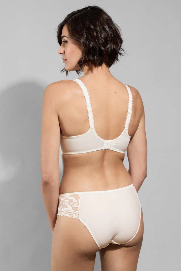 03224 Natural - Leia Brief