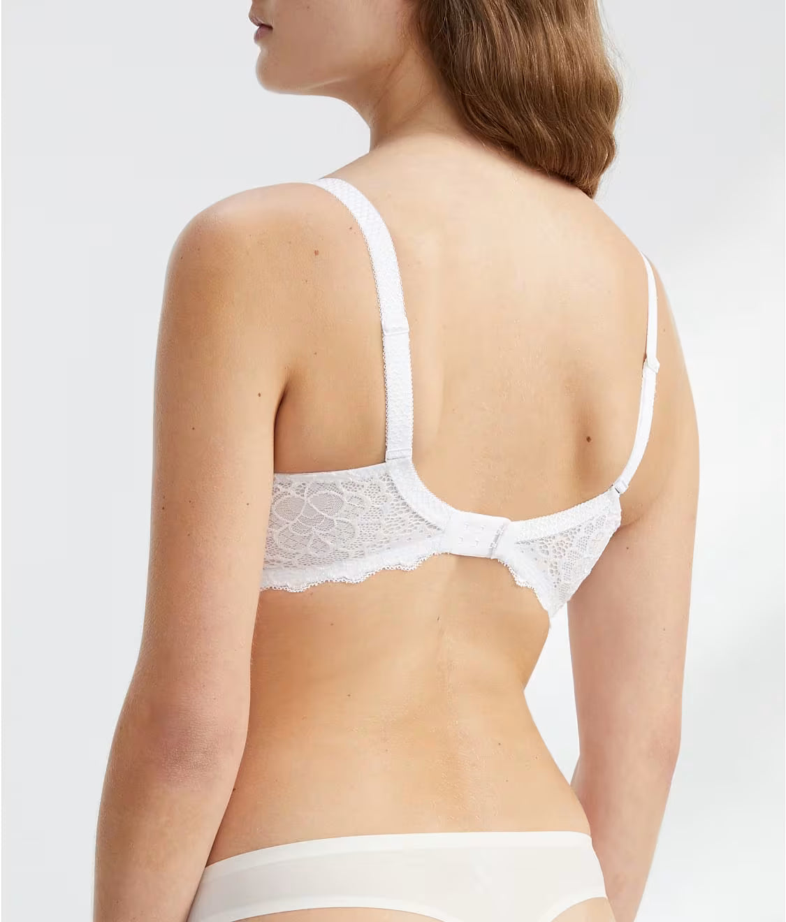 12A316 White - Caresse 3D Plunge Bra